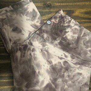 Lululemon Women's Size 12 diamond dye leggings- about calf length-